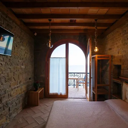 Apartment Kshira Oasis - Luxury 7-bedroom Qeparo
